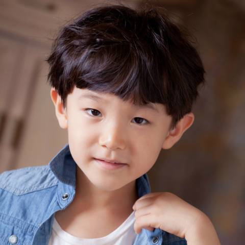 普超英介绍:-于小卉母亲普超英 饰于小卉母亲朱怀旭,女.